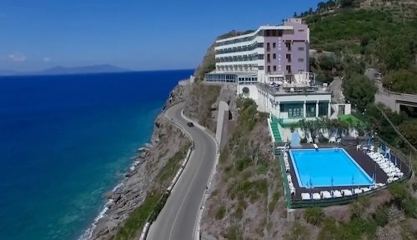 Caposkino Park Hotel - Image 1