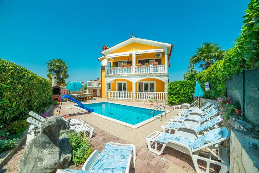 Vacation Pool Apartments - Image 1