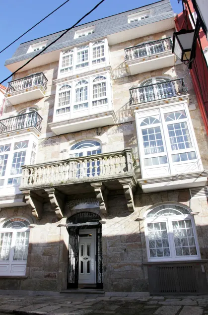 Hotel Larry - Image 1