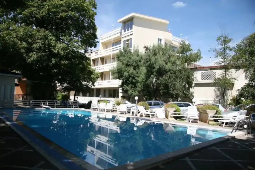 Mondial Park Hotel - Image 1