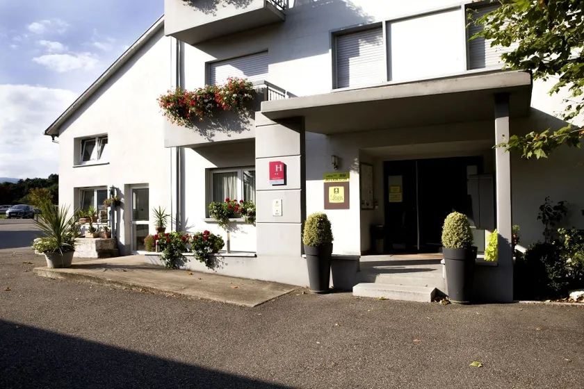 Logis Hôtel & Restaurant Au Lion d'Or - Image 1