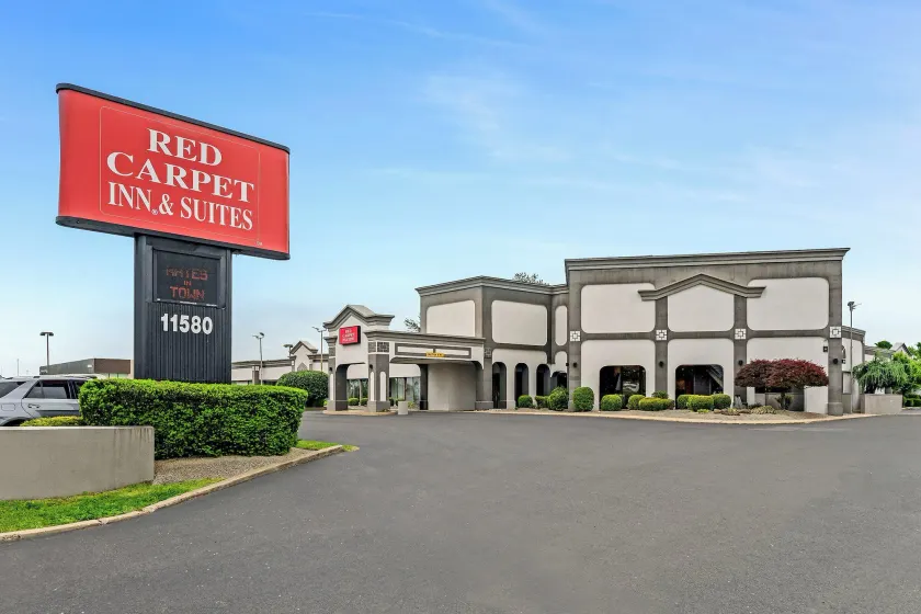 Red Carpet Inn & Suites - Image 1