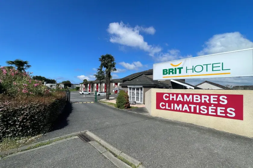 Brit Hotel Essentiel Pau Lescar - Image 1