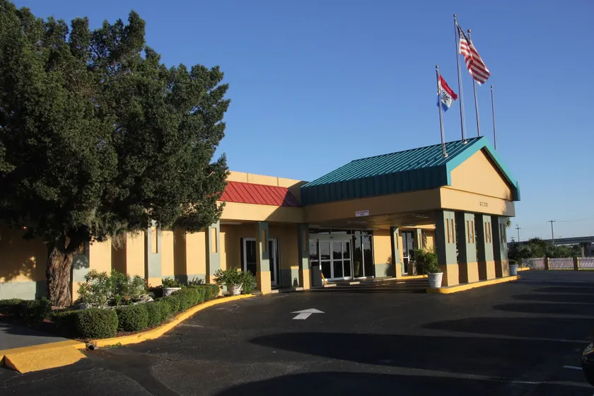 Cruise Port Inn - Image 1