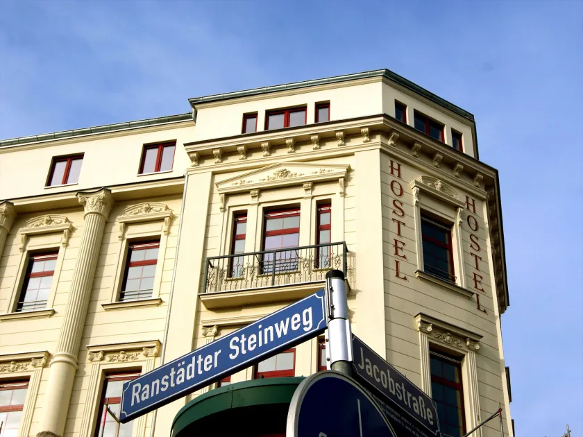 Sleepy Lion Hostel, Youth Hotel & Apartments Leipzig - Image 1