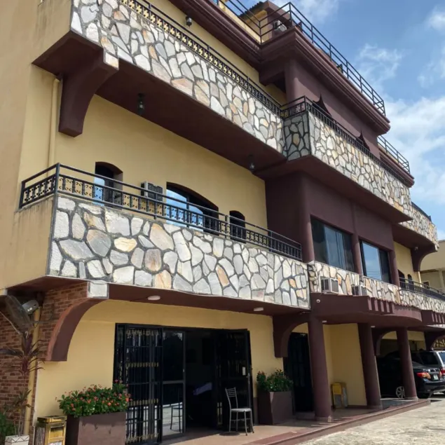 Carliza Hotel Lekki - Image 1
