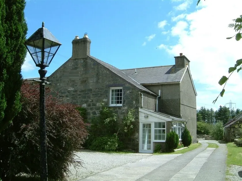 Cefn Uchaf Guesthouse - Image 1