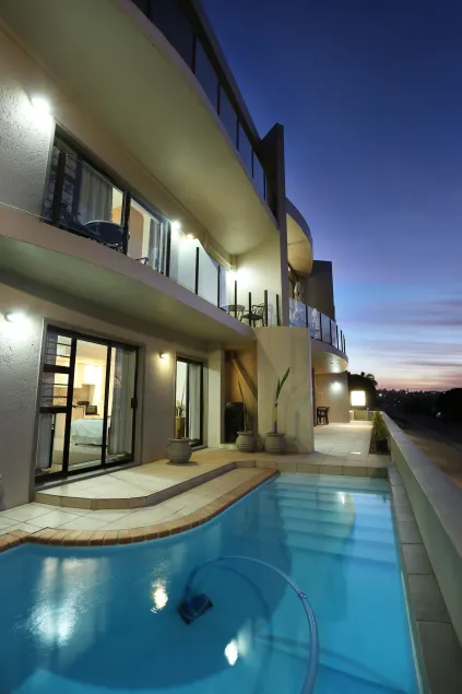 Bar-t-nique Guest House - Image 1