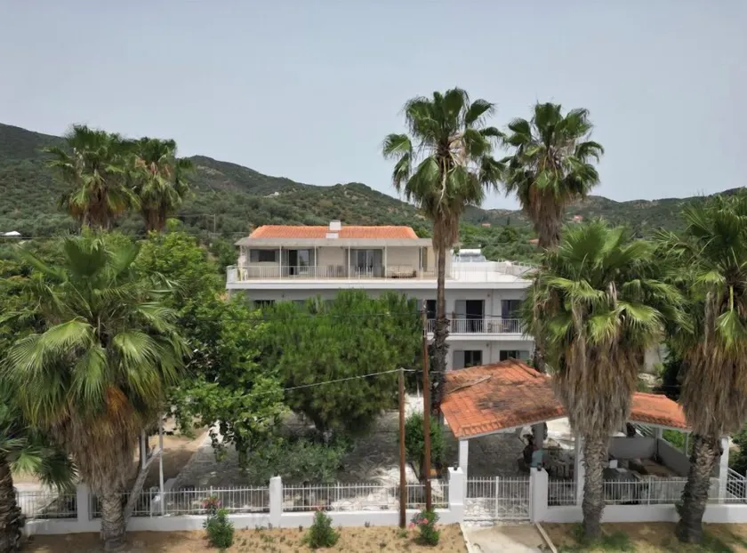 Evia Bay Suites & Retreats  - Image 1