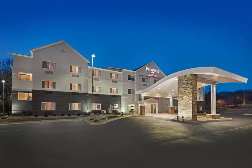 Fairfield Inn by Marriott Warren Niles - Image 1