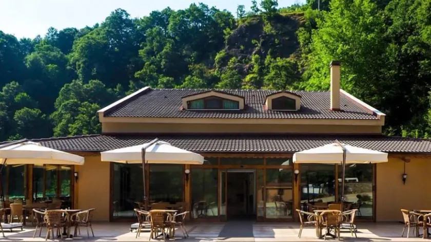 Kizkalesi Hotel - Image 1