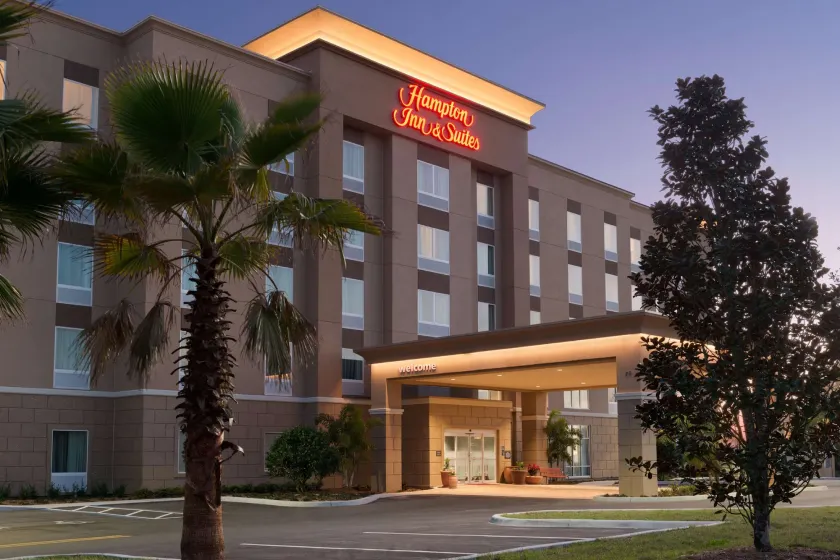 Hampton Inn & Suites Deland - Image 1