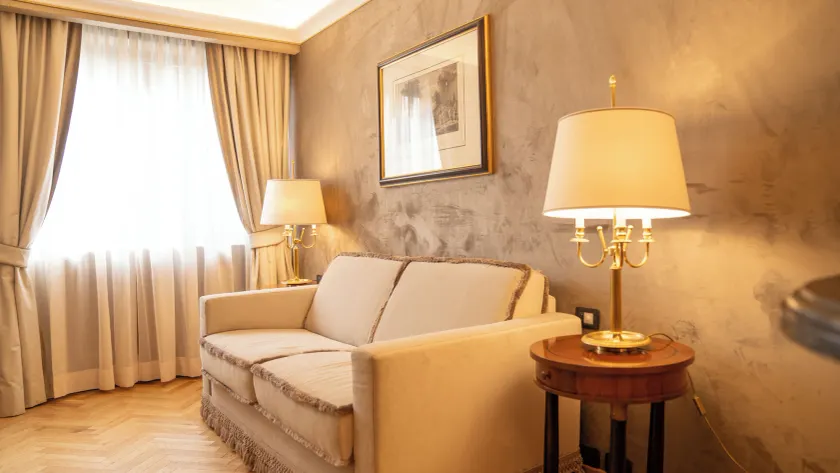 River Chateau Hotel - Image 1