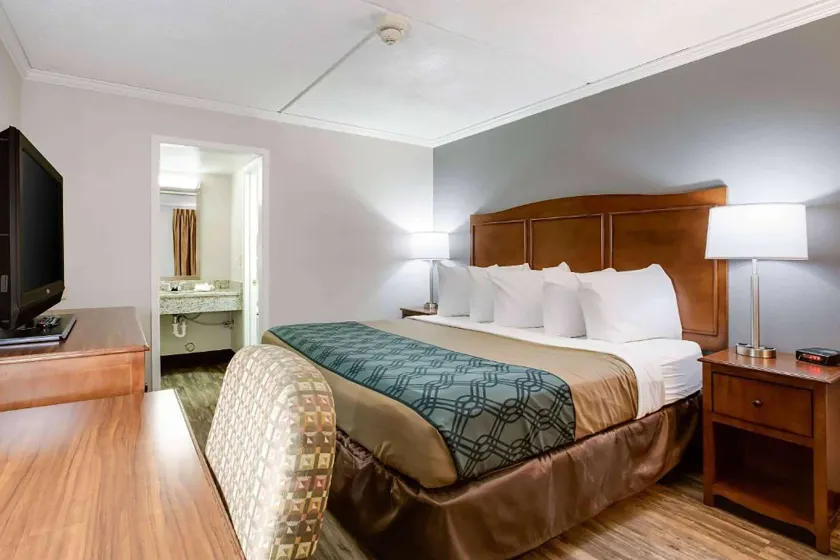 Travelodge by Wyndham Canton-Livonia Area, MI - Image 1