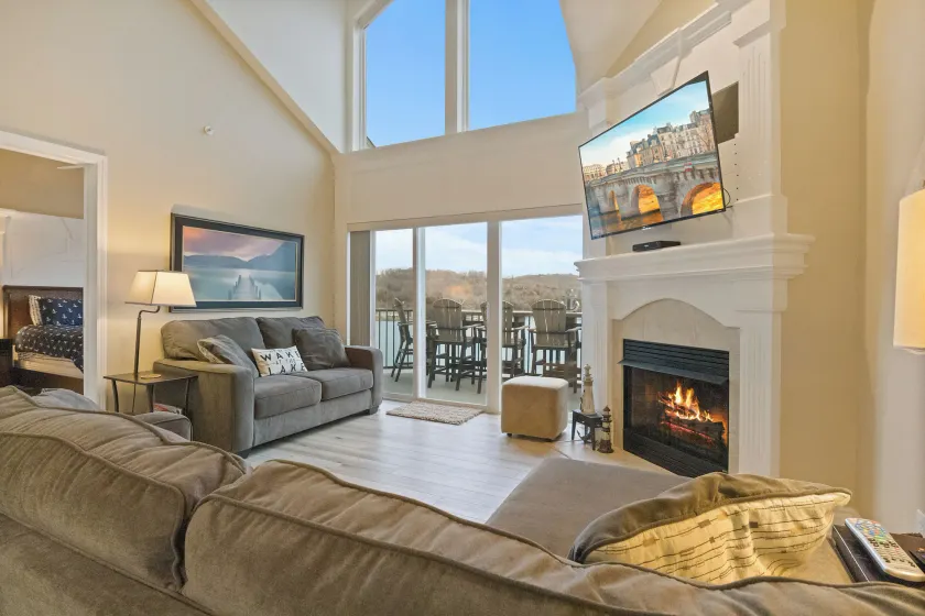 Lakefront Camdenton Condo Near Ha Ha Tonka - Image 1