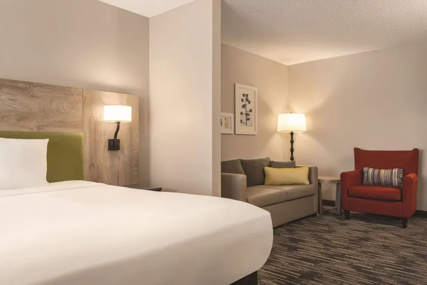 Country Inn & Suites by Radisson, St Cloud East, MN - Image 1