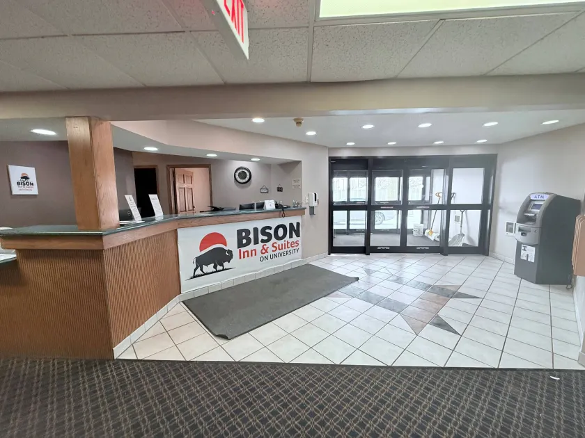 Bison Inn & Suites on University - Image 1
