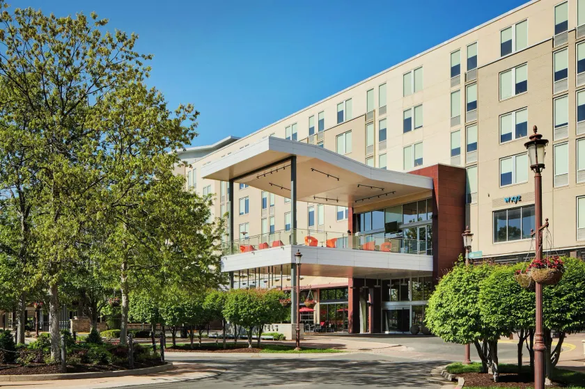 Aloft by Marriott Leawood-Overland Park - Image 1