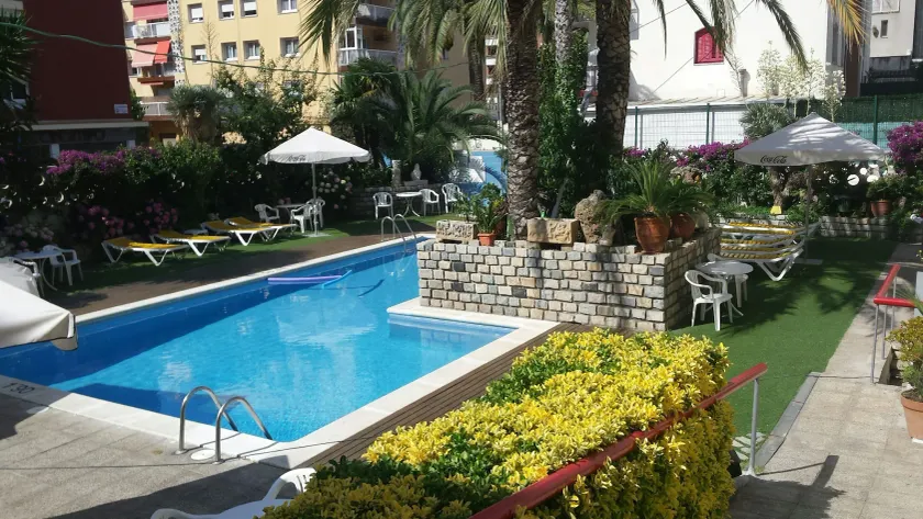 Apartaments Mar Blau Calella - Image 1