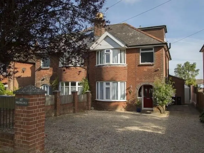 Bramlies Bed & Breakfast - Image 1