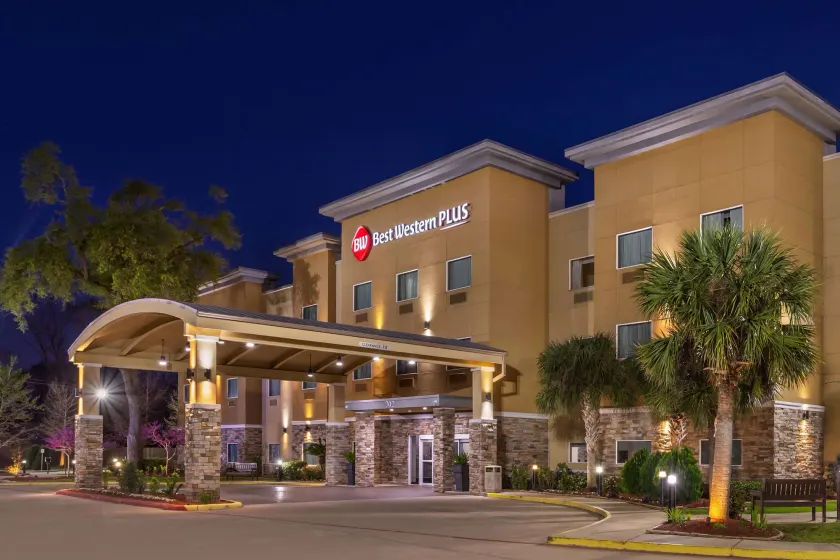 Best Western Plus Lake Jackson Inn & Suites - Image 1