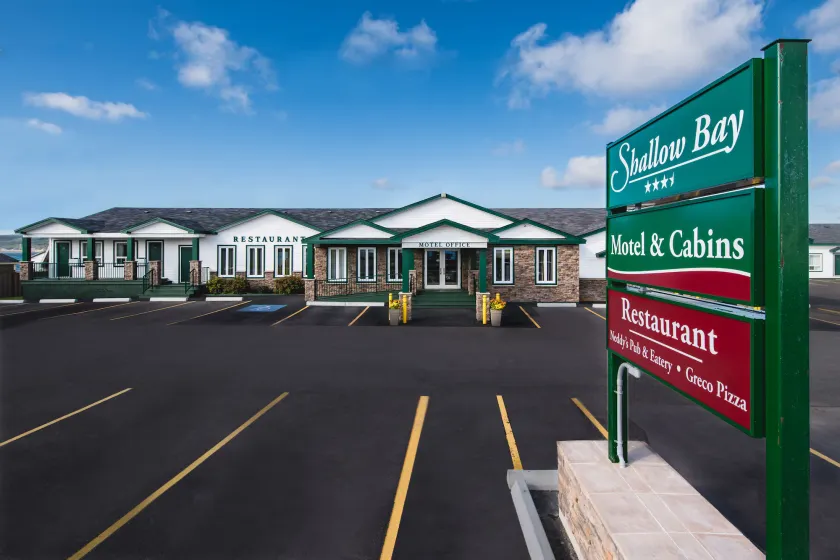 Shallow Bay Motel & Cabins Conference Centre - Image 1