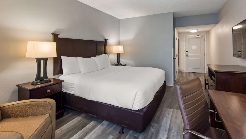 Best Western Paramus Hotel & Suites - Image 1