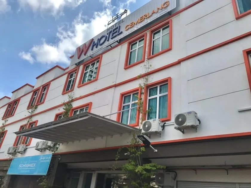 W Hotel Cemerlang - Image 1