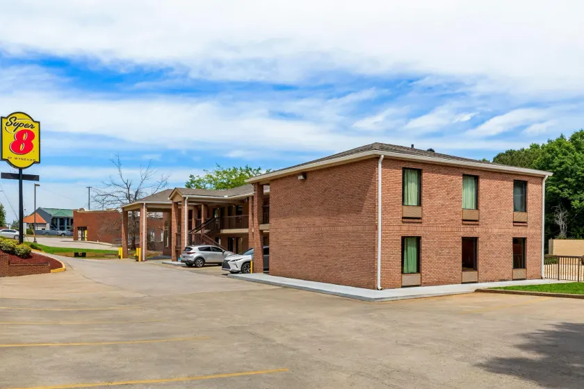 Super 8 by Wyndham Acworth/Atlanta Area - Image 1