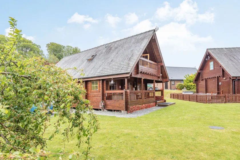 Robin Lodge - Image 1