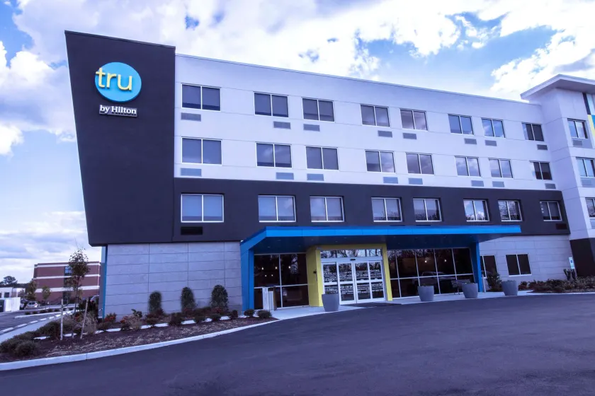 Tru By Hilton Norfolk Airport - Image 1