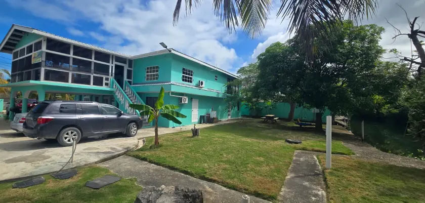 Bamboleo Inn Belize - Image 1