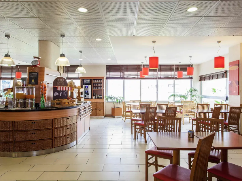 Hotel ibis Lisboa Jose Malhoa - Image 1