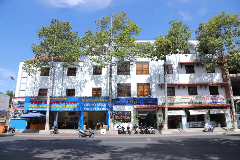 Phu Gia Hotel - Image 1