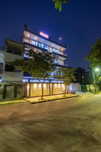 Hotel Aura Grand sector 63A Noida I Couple Friendly - Image 1