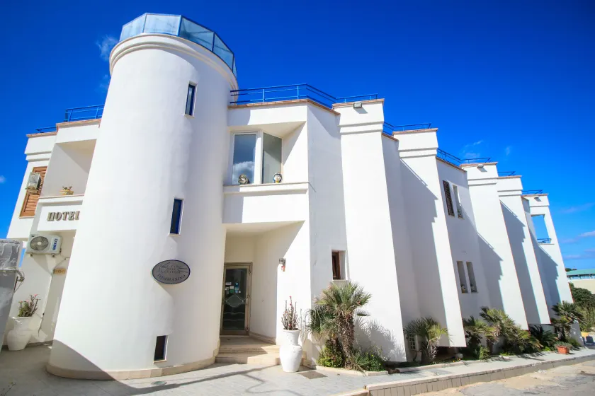 Hotel Il Faro Della Guitgia Tommasino - Image 1