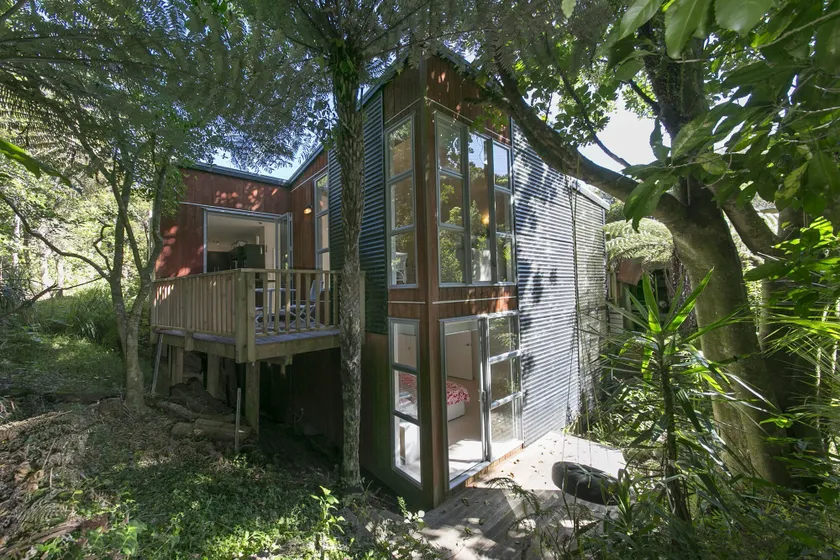 Ted's Cottage near Little Oneroa Beach - Image 1