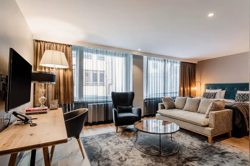 Hotel F6 - Image 1