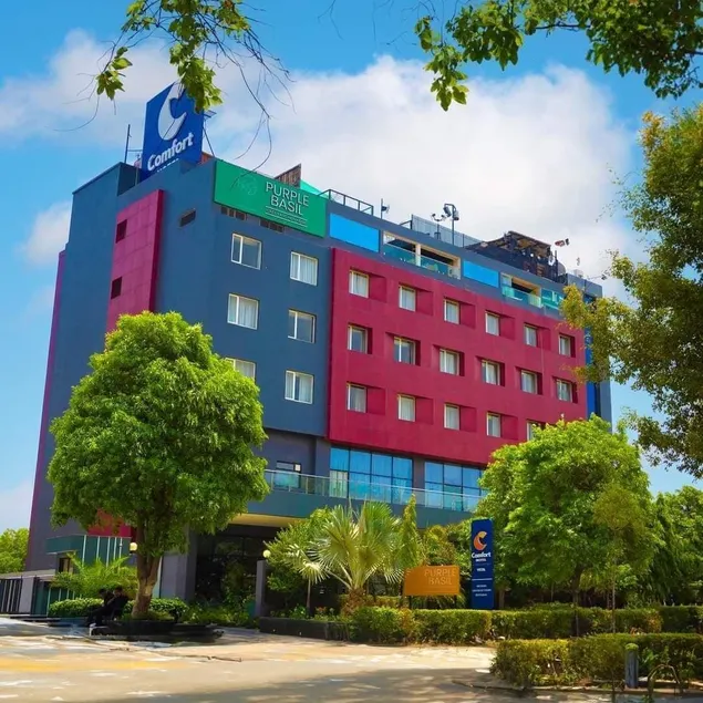 Comfort Hotel Vista - Image 1