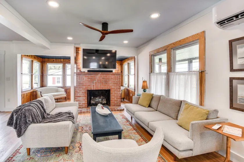 Virginia Retreat w/ Porch & Grill, Near Beaches! - Image 1