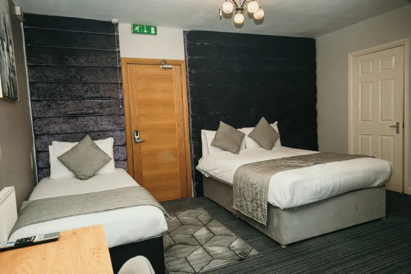247 Serviced Rooms Self catering - Image 1