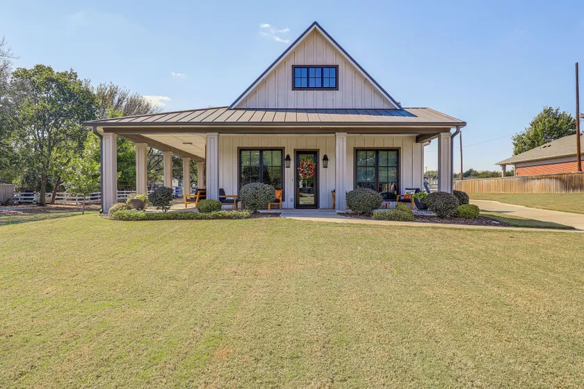 Walk to Shops & Winery! Stylish Dtwn Ovilla Home - Image 1