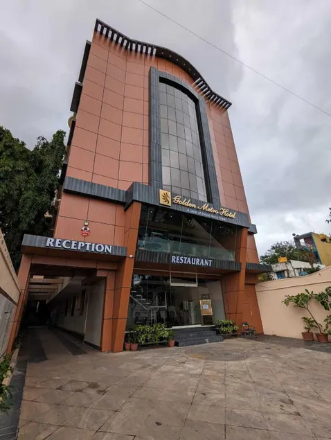 Golden Metro Hotel - Image 1