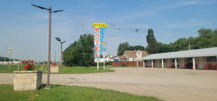 Neepawa motel - Image 1