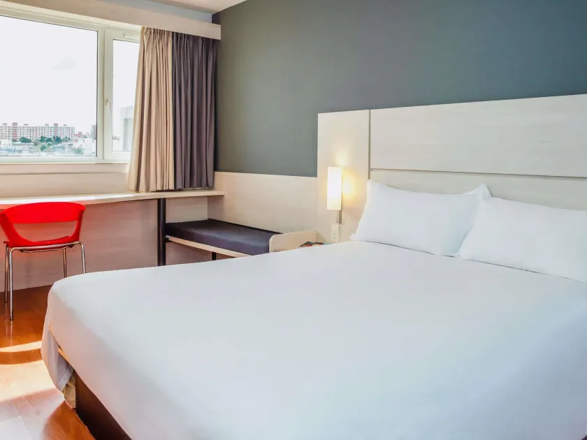 ibis Montevideo Rambla - Image 1