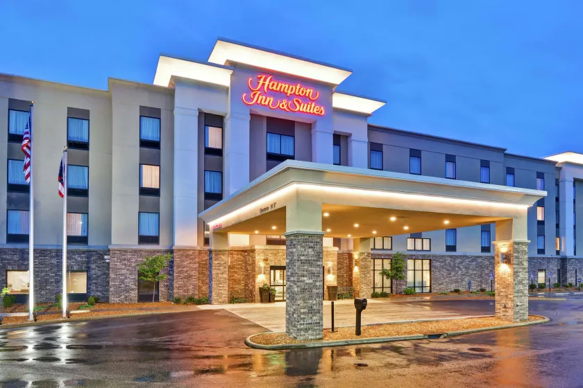 Hampton Inn & Suites Ashland - Image 1