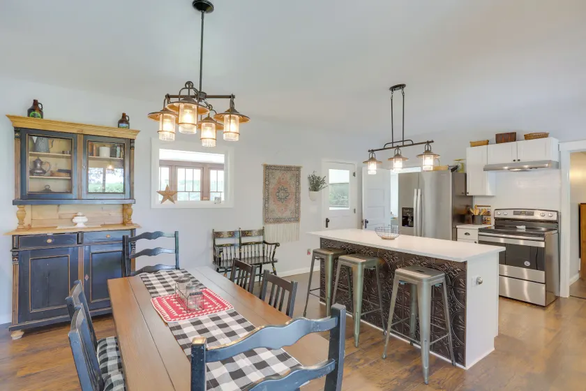 South Haven Farmhouse w/ Fire Pit, 4 Mi to Beach! - Image 1