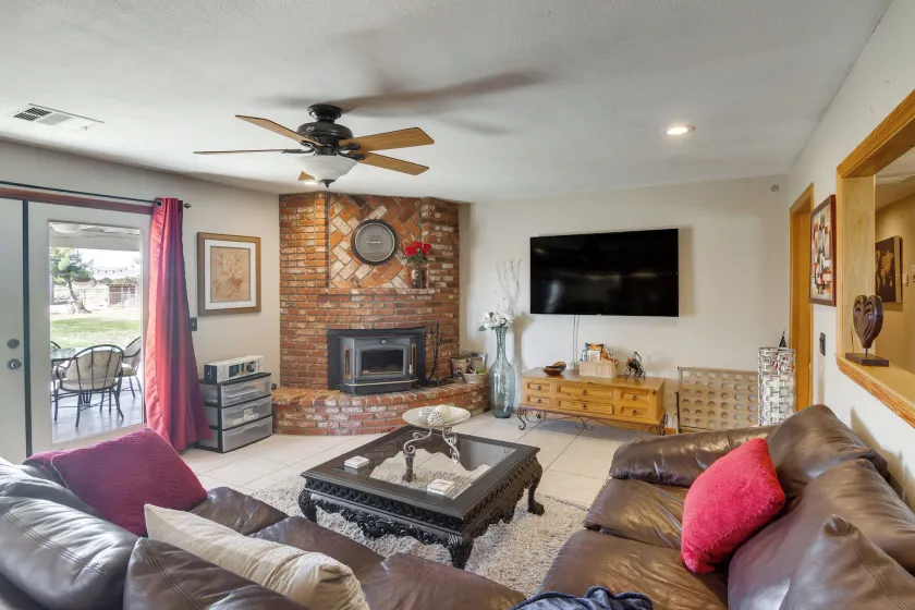 Spacious Lancaster Family Ranch - BBQ & Patio - Image 1