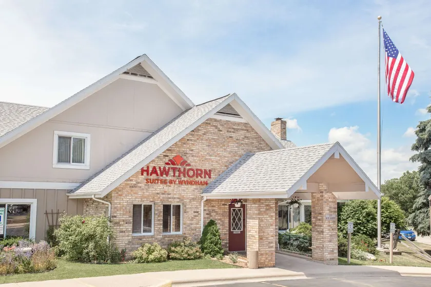 Hawthorn Extended Stay by Wyndham Green Bay - Image 1