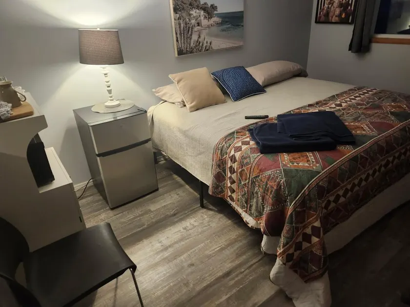 Lakeside Village Park Motel - Image 1